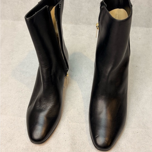 Jimmy Choo Black Leather Ankle Boot SZ 35.5 Never Worn Block Heel - Picture 2 of 4